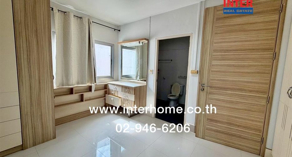 For sale 5 bedrooms townhouse in Mueang Chaiyaphum, Chaiyaphum
