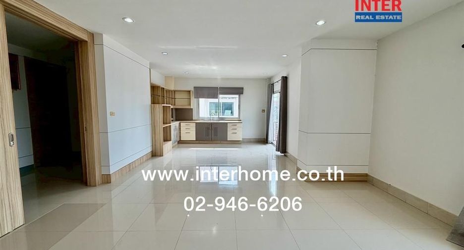 For sale 5 bedrooms townhouse in Mueang Chaiyaphum, Chaiyaphum