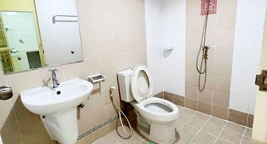 For sale 3 bedrooms townhouse in Don Mueang, Bangkok