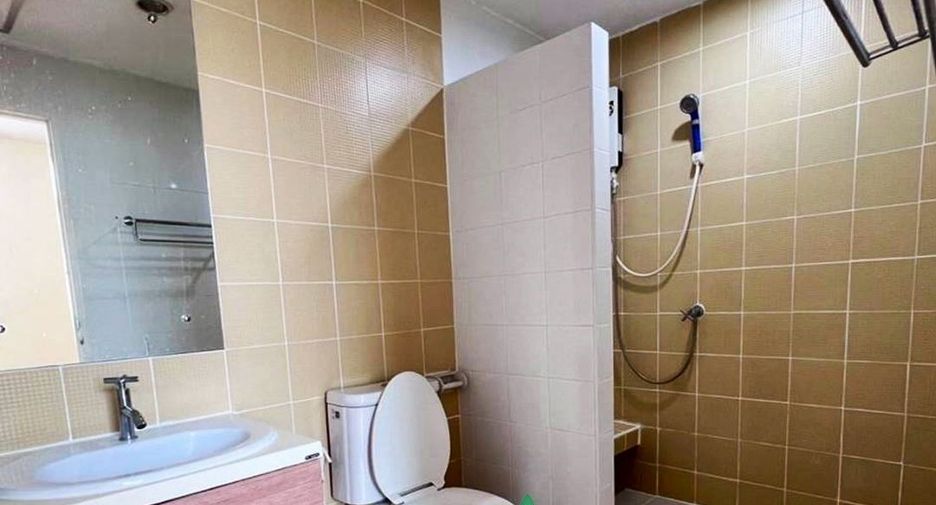 For sale 3 bedrooms townhouse in Don Mueang, Bangkok