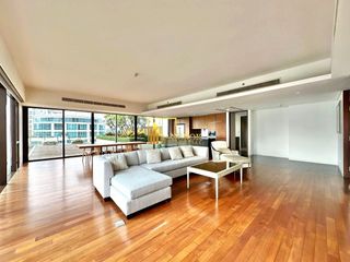 For rent 3 bedrooms condo in Pathum Wan, Bangkok