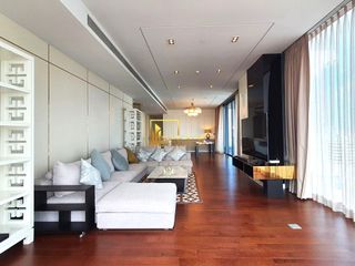 For rent 3 bedrooms condo in Khlong Toei, Bangkok