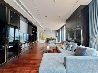For rent 3 bedrooms condo in Khlong Toei, Bangkok