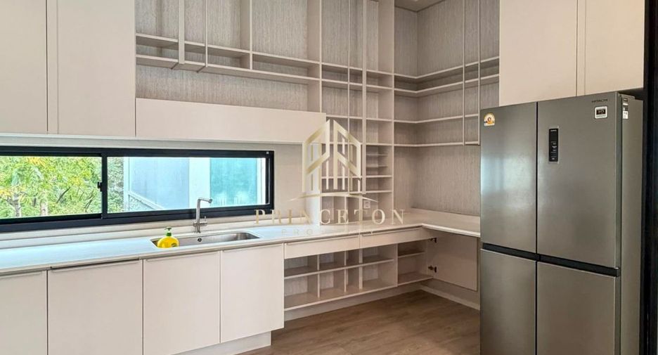 For rent 4 bedrooms house in Saphan Sung, Bangkok