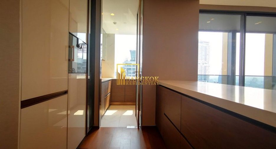 For rent 3 bedrooms condo in Khlong Toei, Bangkok