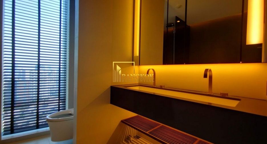 For rent 3 bedrooms condo in Khlong Toei, Bangkok