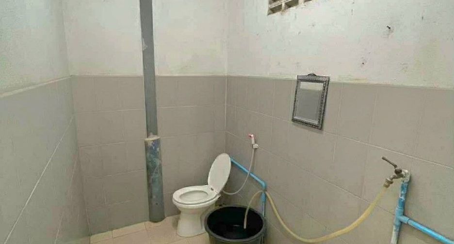 À vendre 3 chambres maison de ville à Si Racha, Chonburi