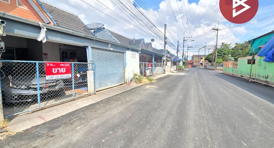 À vendre 3 chambres maison de ville à Si Racha, Chonburi