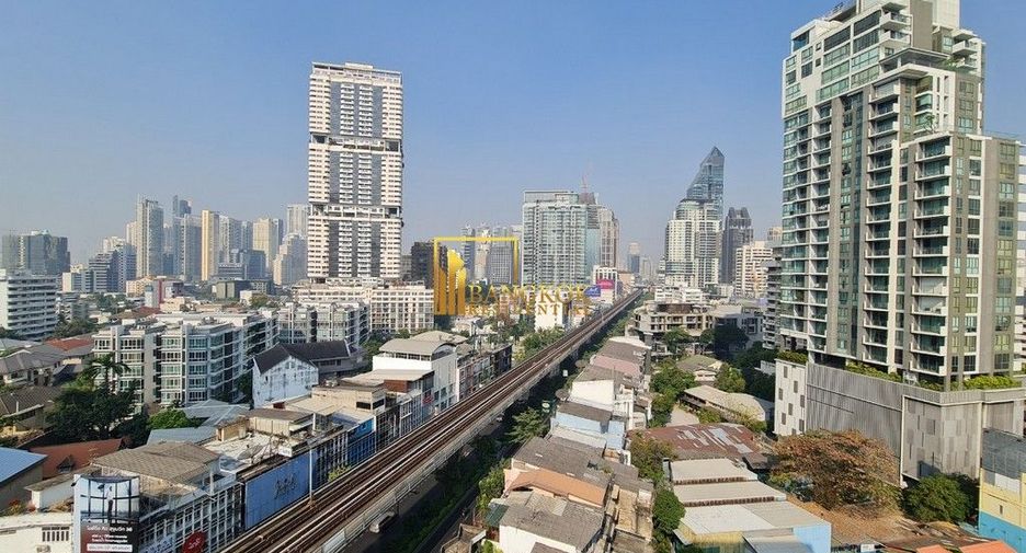 Apartamento en alquiler de 3 habitaciones en Khlong Toei, Bangkok