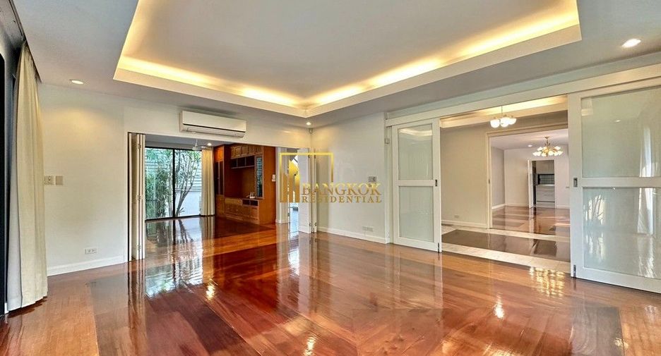 À louer 4 chambres villa à Watthana, Bangkok