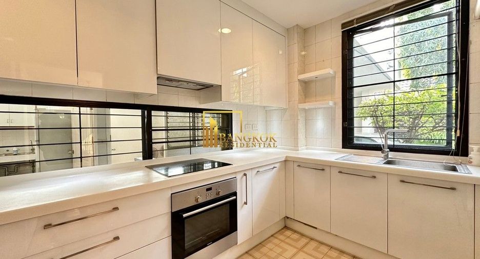À louer 4 chambres villa à Watthana, Bangkok