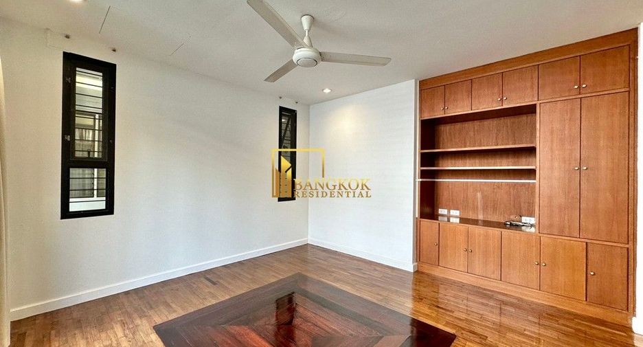 À louer 4 chambres villa à Watthana, Bangkok