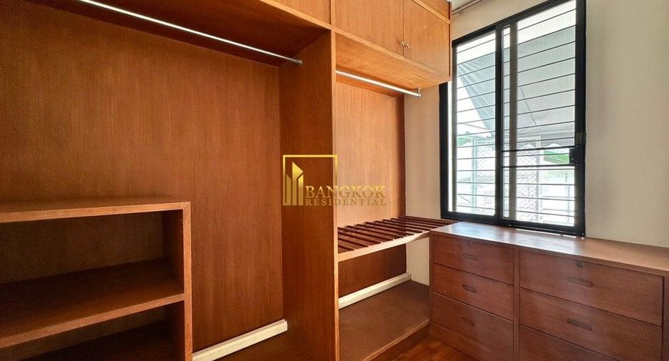 À louer 4 chambres villa à Watthana, Bangkok