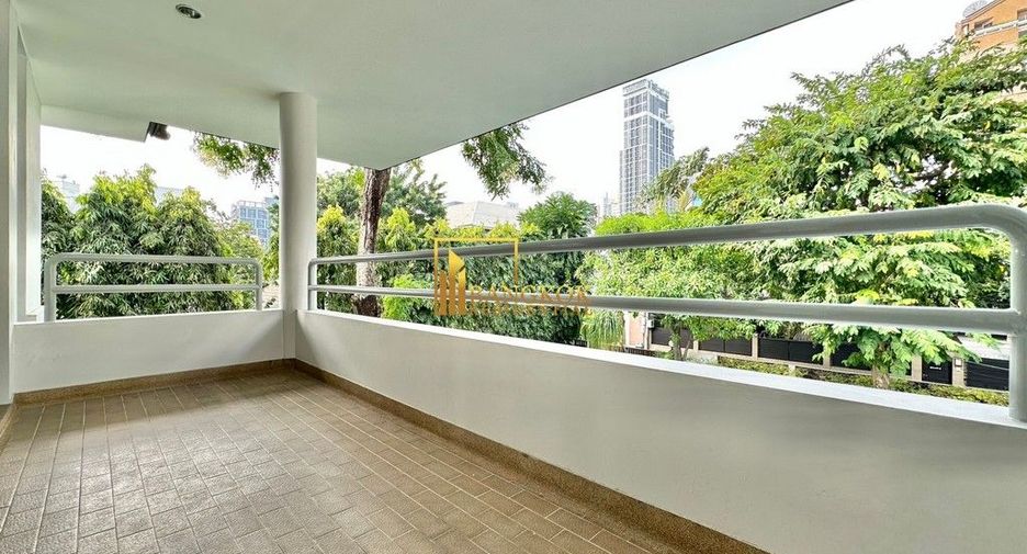 À louer 4 chambres villa à Watthana, Bangkok