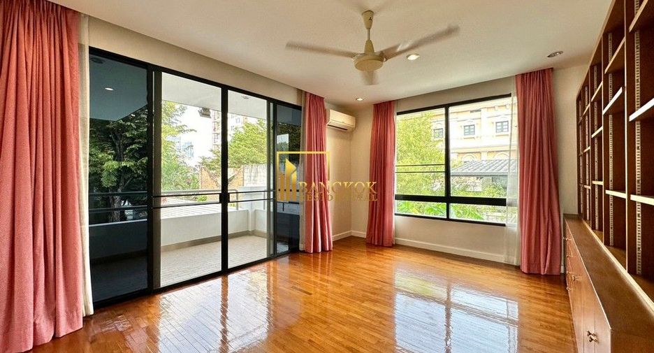 À louer 4 chambres villa à Watthana, Bangkok