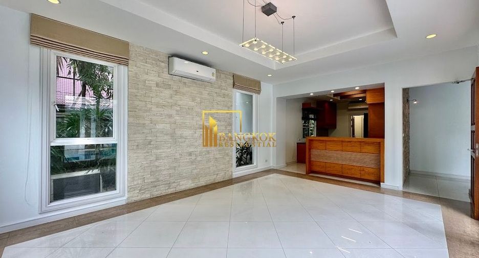 For rent 4 ベッドルーム villa in Khlong Toei, Bangkok