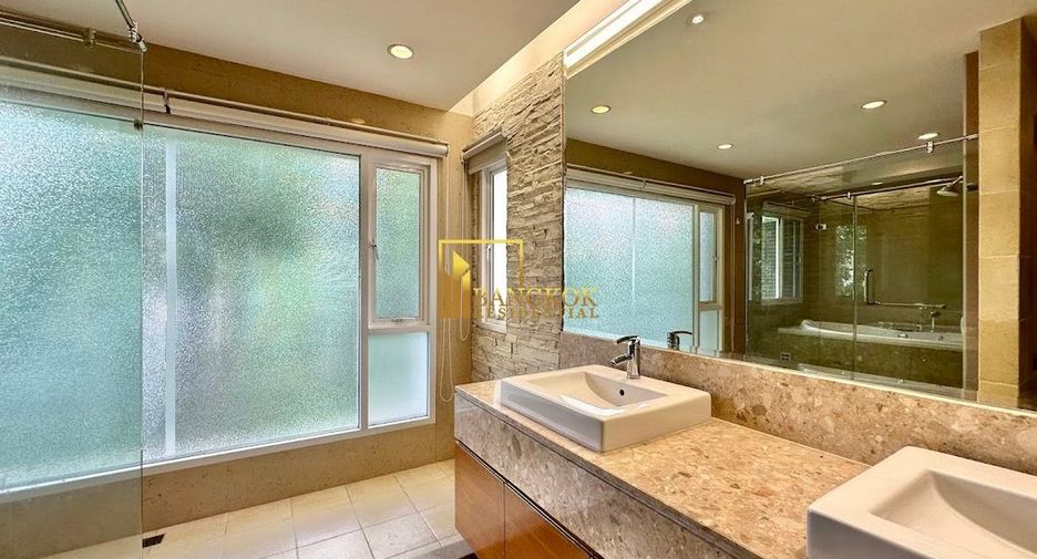 For rent 4 ベッドルーム villa in Khlong Toei, Bangkok
