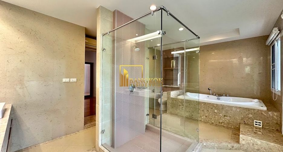For rent 4 ベッドルーム villa in Khlong Toei, Bangkok