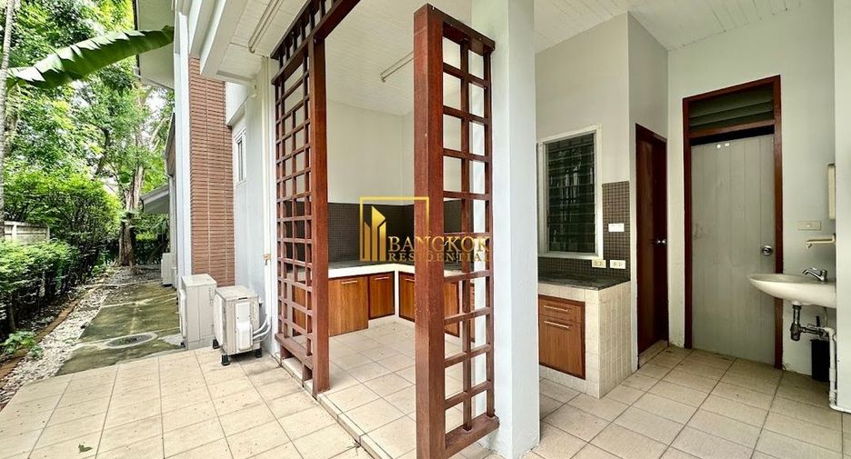 For rent 4 ベッドルーム villa in Khlong Toei, Bangkok