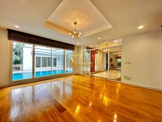 For rent 4 ベッドルーム villa in Khlong Toei, Bangkok