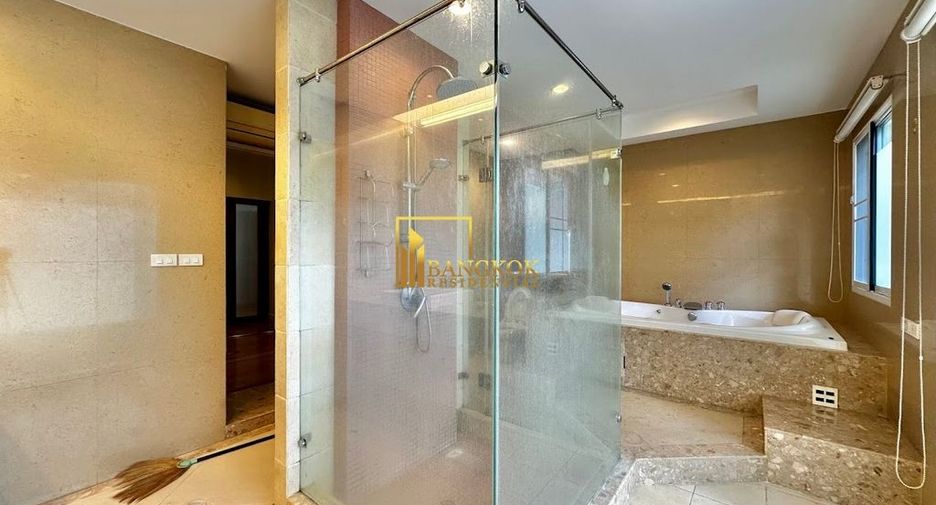 For rent 4 ベッドルーム villa in Khlong Toei, Bangkok