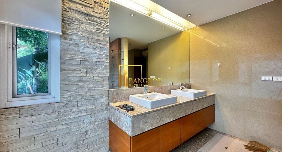 For rent 4 ベッドルーム villa in Khlong Toei, Bangkok