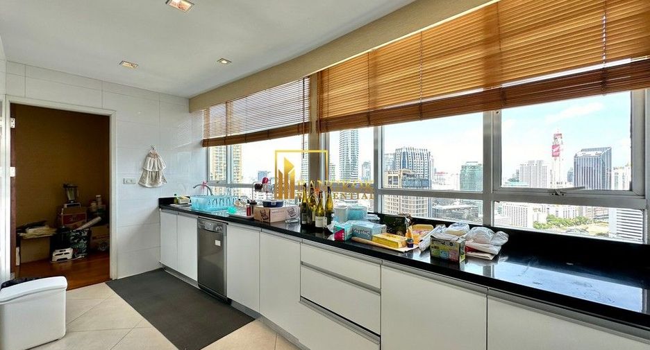 For rent 4 ベッドルーム serviced apartment in Pathum Wan, Bangkok
