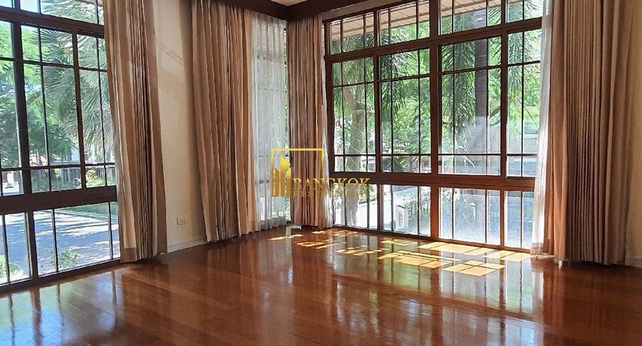 À louer 5 chambres villa à Watthana, Bangkok