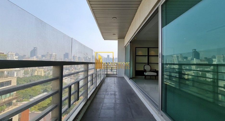For rent 4 bedrooms apartment in Pathum Wan, Bangkok