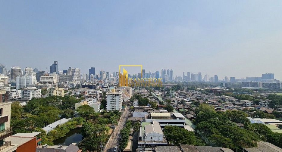For rent 4 bedrooms apartment in Pathum Wan, Bangkok