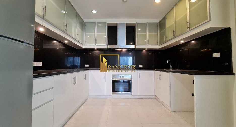 For rent 4 bedrooms apartment in Pathum Wan, Bangkok