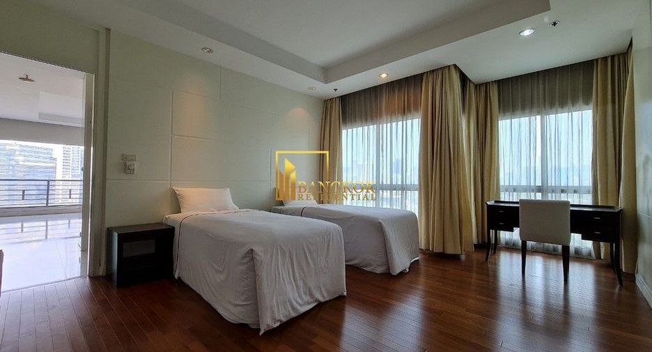 For rent 4 bedrooms apartment in Pathum Wan, Bangkok