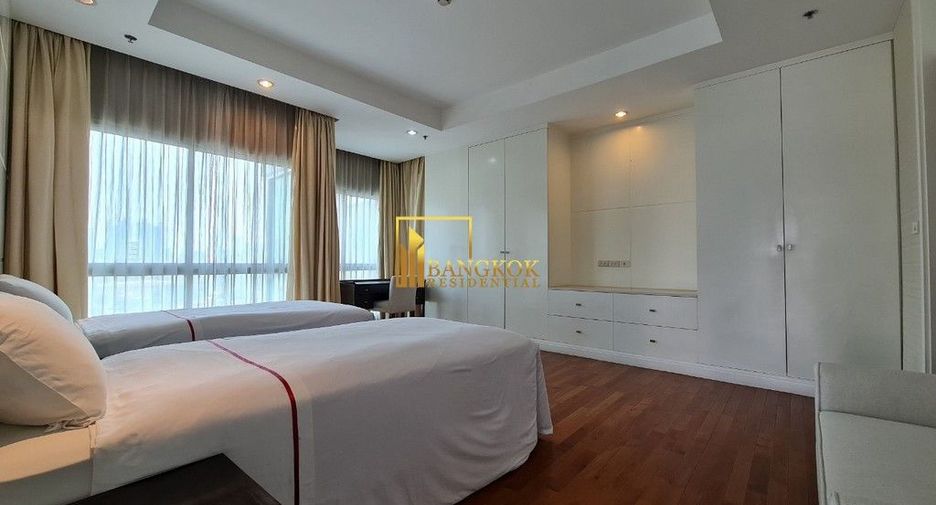 For rent 4 bedrooms apartment in Pathum Wan, Bangkok