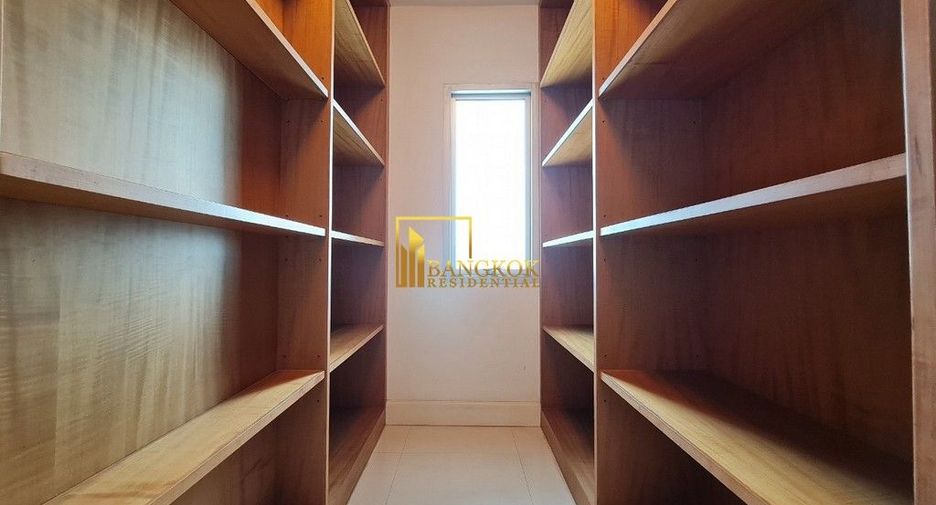 For rent 4 bedrooms apartment in Pathum Wan, Bangkok
