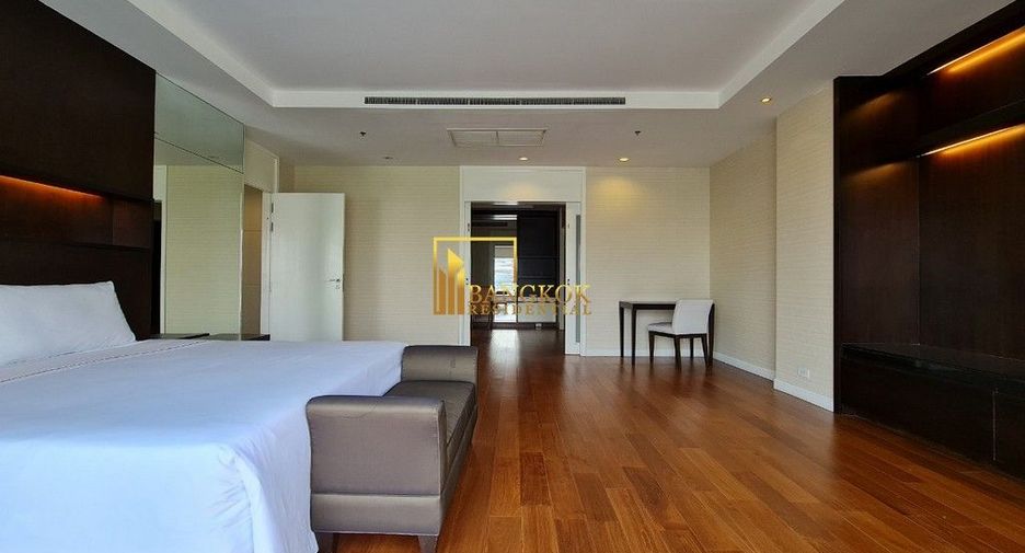 For rent 4 bedrooms apartment in Pathum Wan, Bangkok