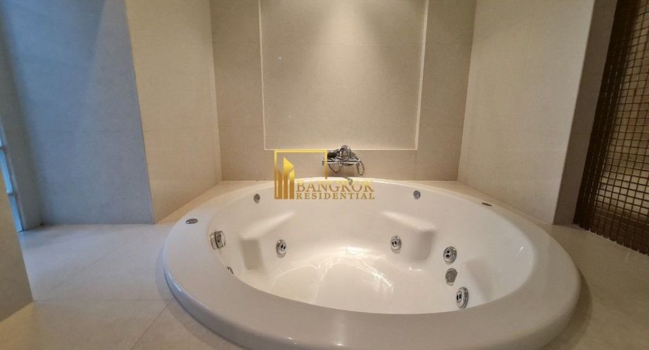 For rent 4 bedrooms apartment in Pathum Wan, Bangkok