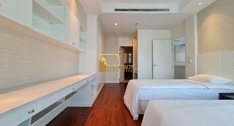 For rent 4 bedrooms apartment in Pathum Wan, Bangkok
