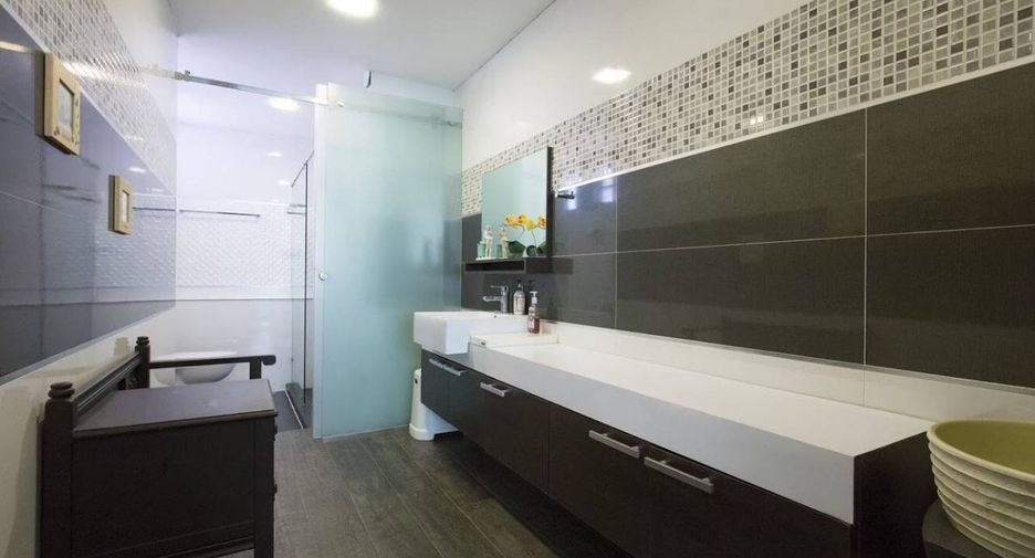 For sale 5 bedrooms house in Pak Kret, Nonthaburi