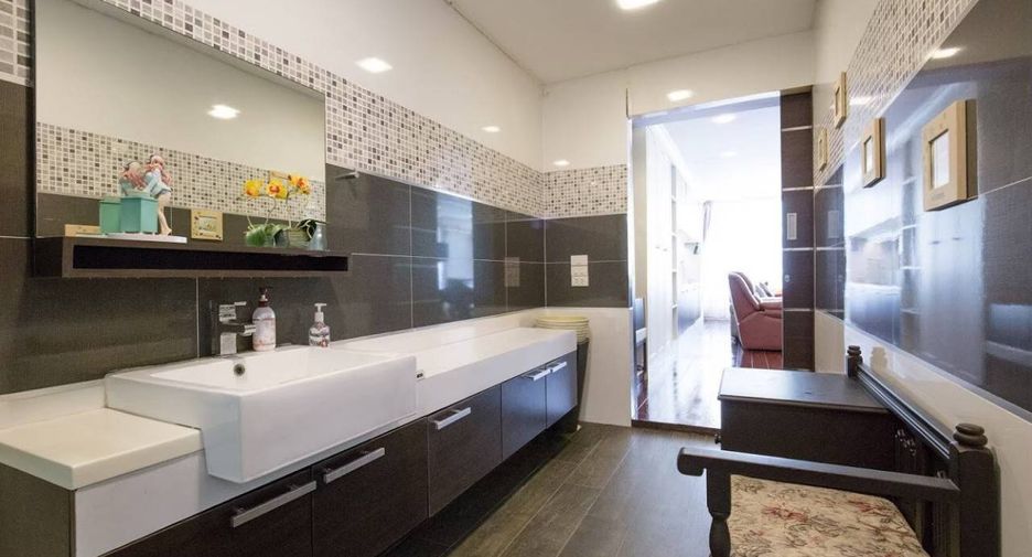 For sale 5 bedrooms house in Pak Kret, Nonthaburi