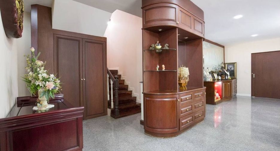 For sale 5 bedrooms house in Pak Kret, Nonthaburi