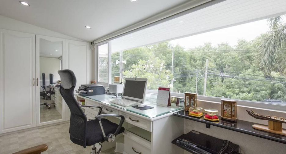 For sale 5 bedrooms house in Pak Kret, Nonthaburi