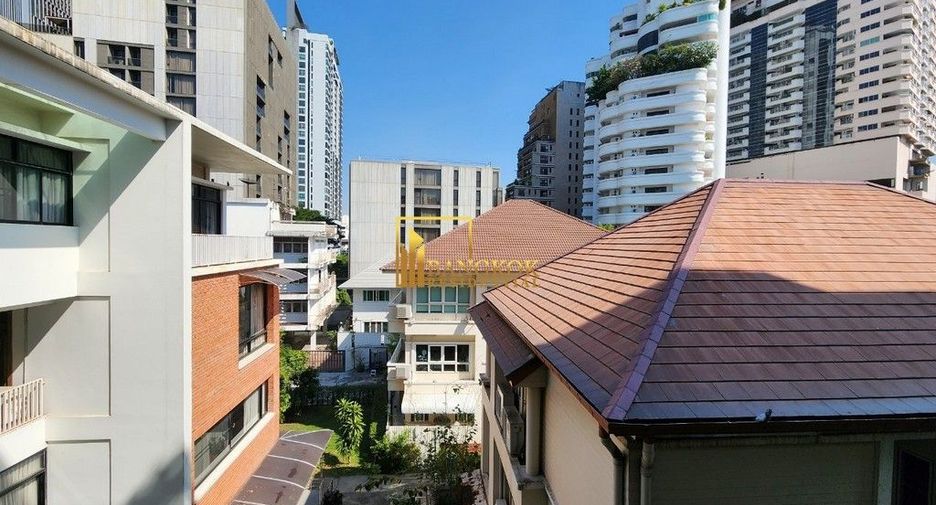 For rent 3 bedrooms apartment in Khlong Toei, Bangkok