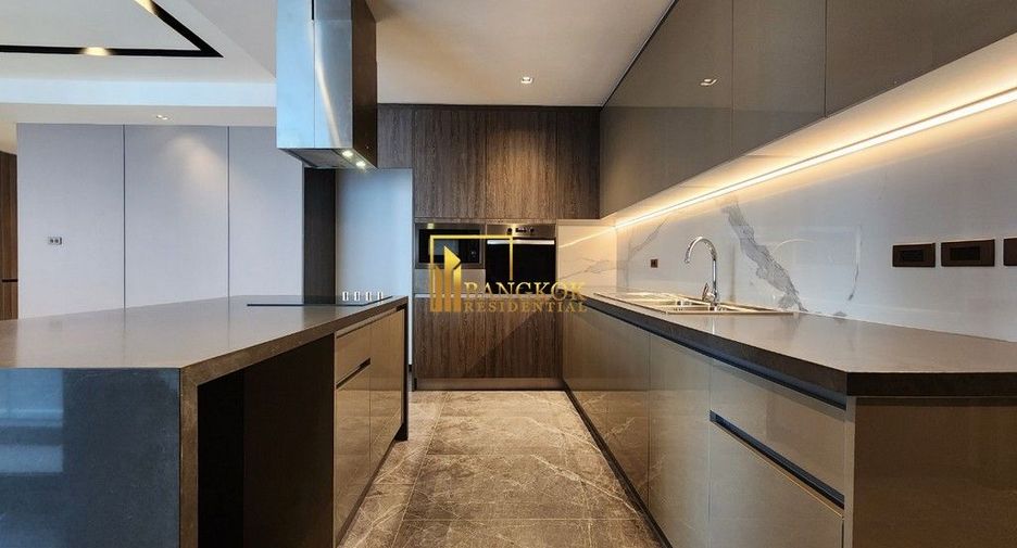 For rent 3 bedrooms apartment in Khlong Toei, Bangkok