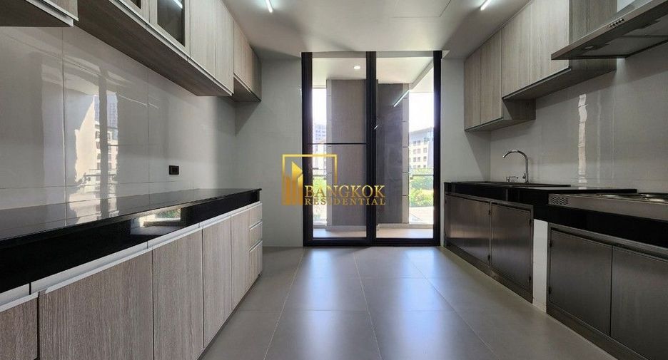 For rent 3 bedrooms apartment in Khlong Toei, Bangkok