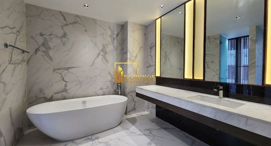 For rent 3 bedrooms apartment in Khlong Toei, Bangkok