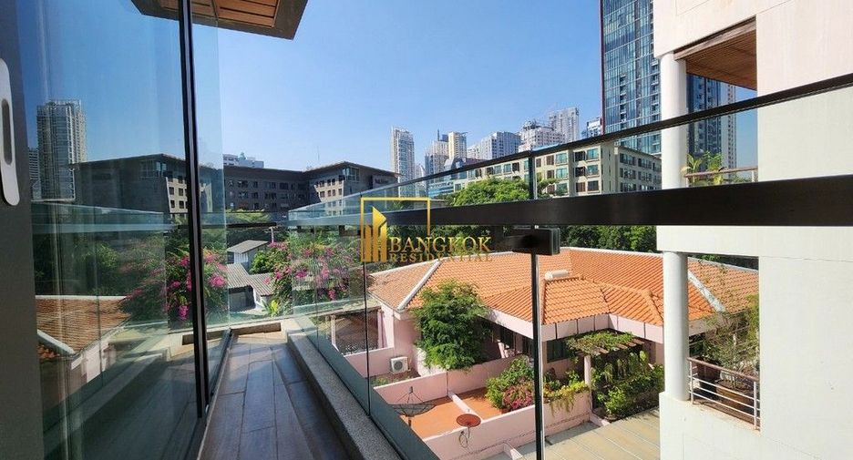 For rent 3 bedrooms apartment in Khlong Toei, Bangkok