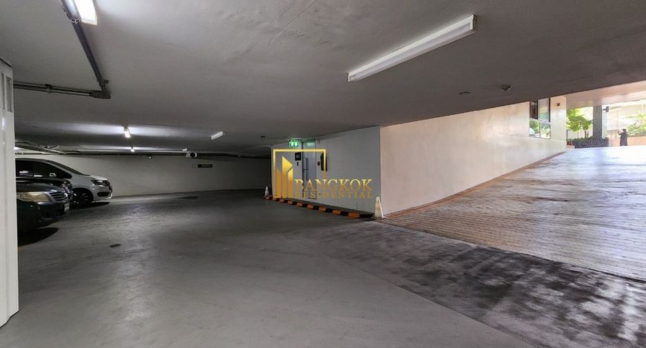 For rent 3 bedrooms apartment in Khlong Toei, Bangkok