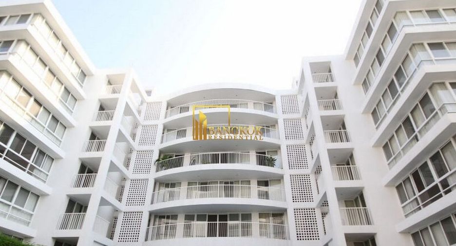 For rent 4 bedrooms apartment in Watthana, Bangkok