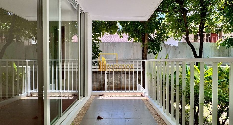 For rent 4 bedrooms apartment in Watthana, Bangkok
