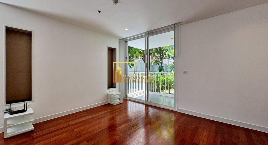 For rent 4 bedrooms apartment in Watthana, Bangkok